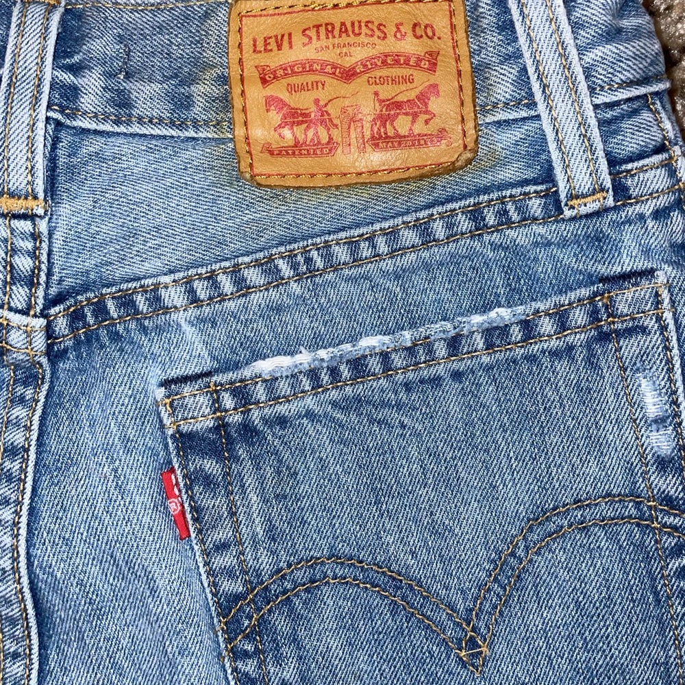 Levi’s Wedgie shorts